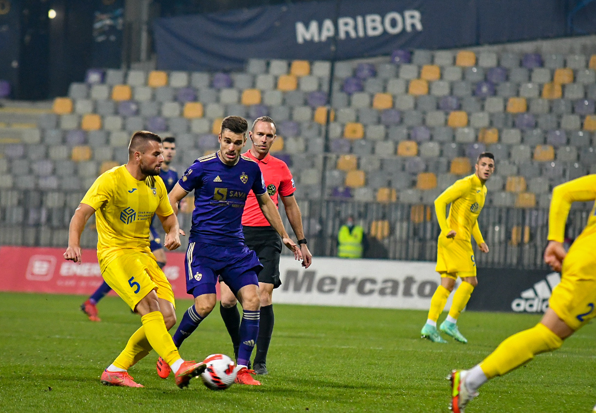 Troboj na vrhu: Maribor gre v Šiško