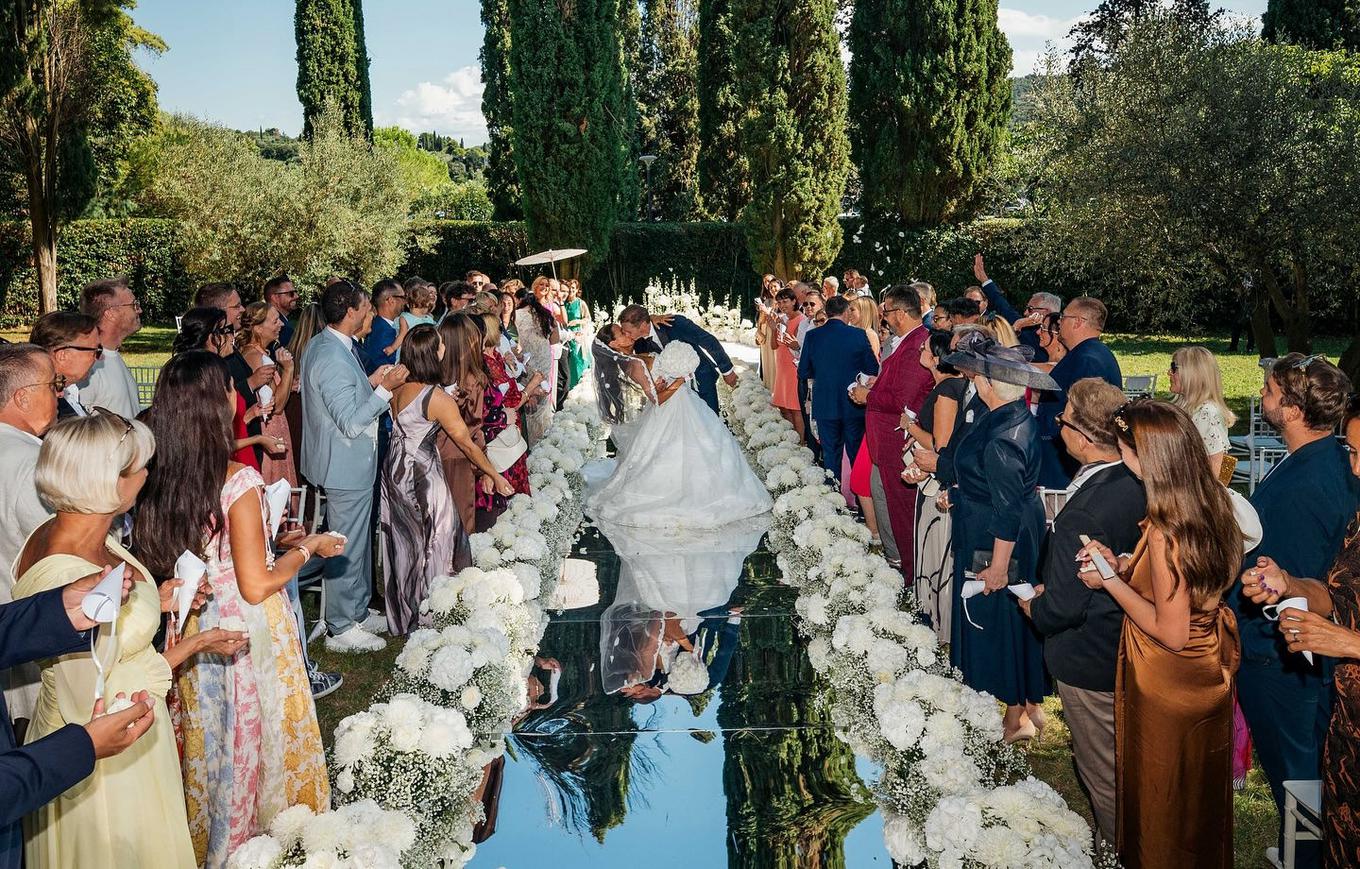 “Žena in mož”: Ste že videli prvo fotografijo 'skrivnostne' poroke premierja Goloba in Tine Gaber?