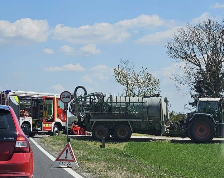 FOTO: Na Polskavi motorist trčil s traktorjem