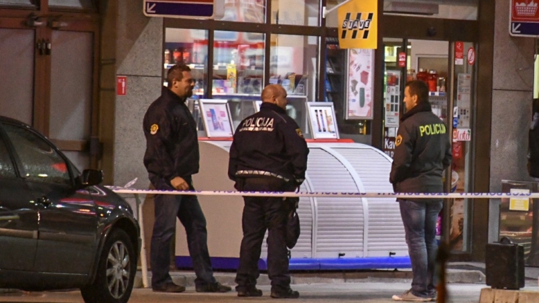 Policisti v nakupovalnem središču v Gornji Radgoni niso našli sumljivih predmetov