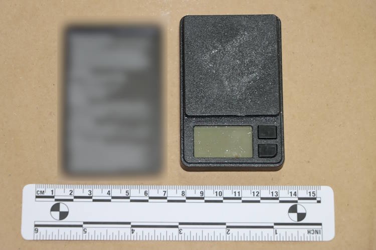 Upokojenec z 'dodatnim zaslužkom'? Ne boste verjeli, kaj so policisti našli pri 75-letniku