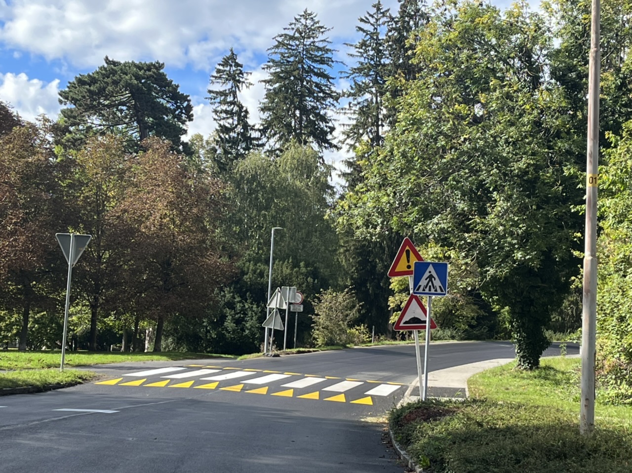 FOTO: Mariborska občina uredila dolgo pričakovano klančino na cesti proti Ribniškem selu