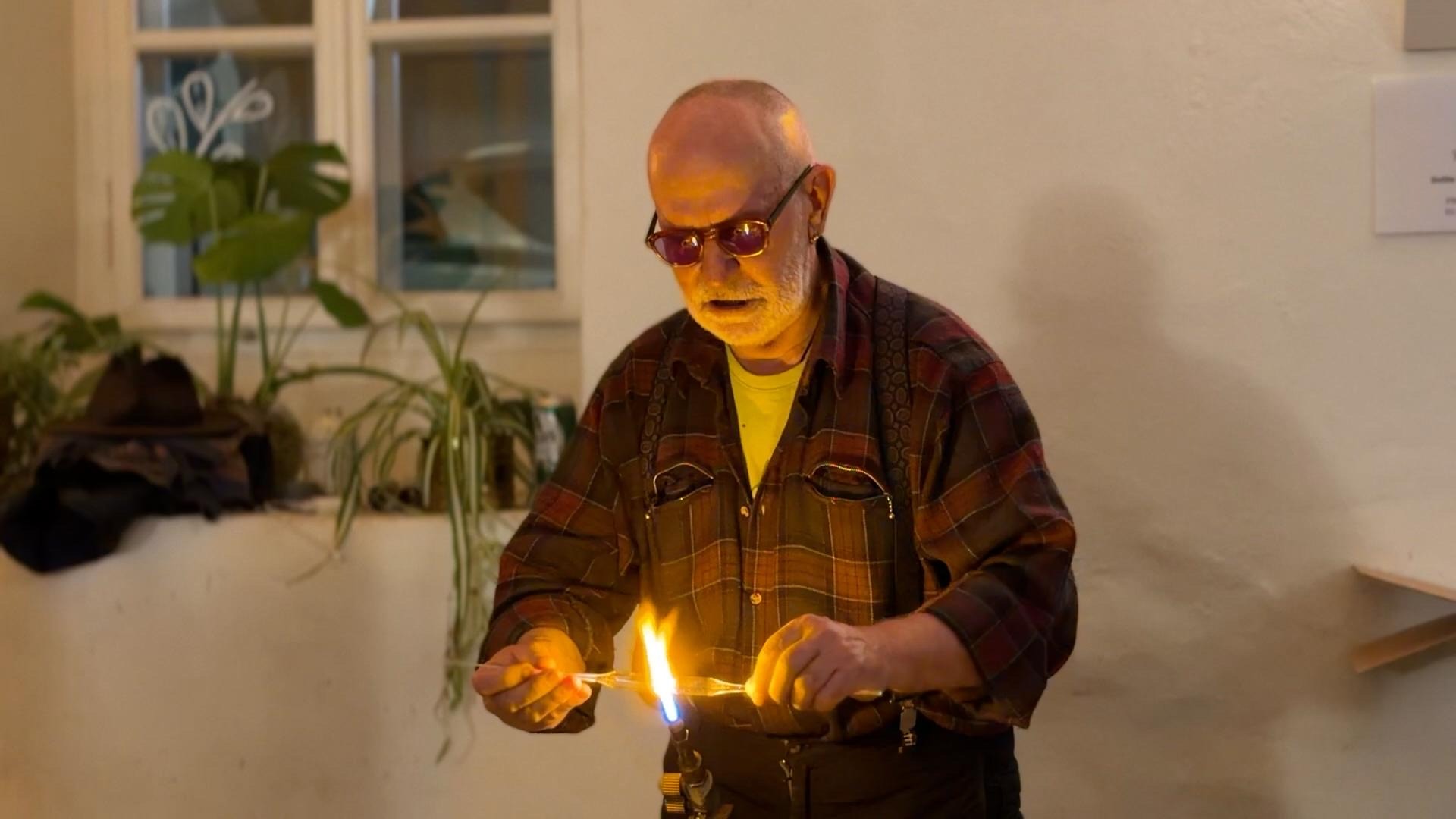 Spoznali smo enega izmed zadnjih dveh steklopihačev: "Ko me radovednost mine, lahko umrem"