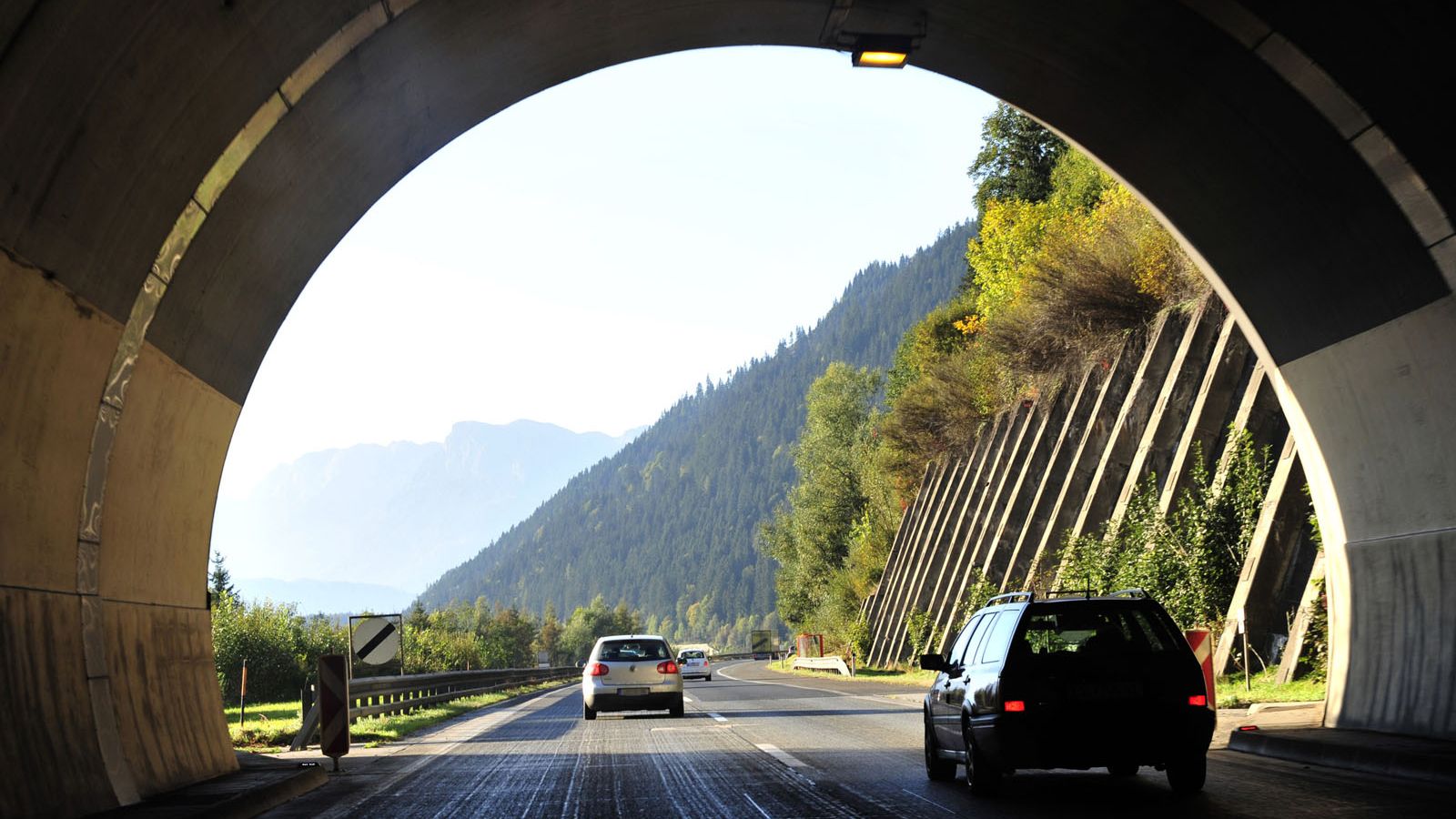 Velika sprememba na avtocestah pri naših sosedih: Če se tam pogosto vozite, boste morda razočarani