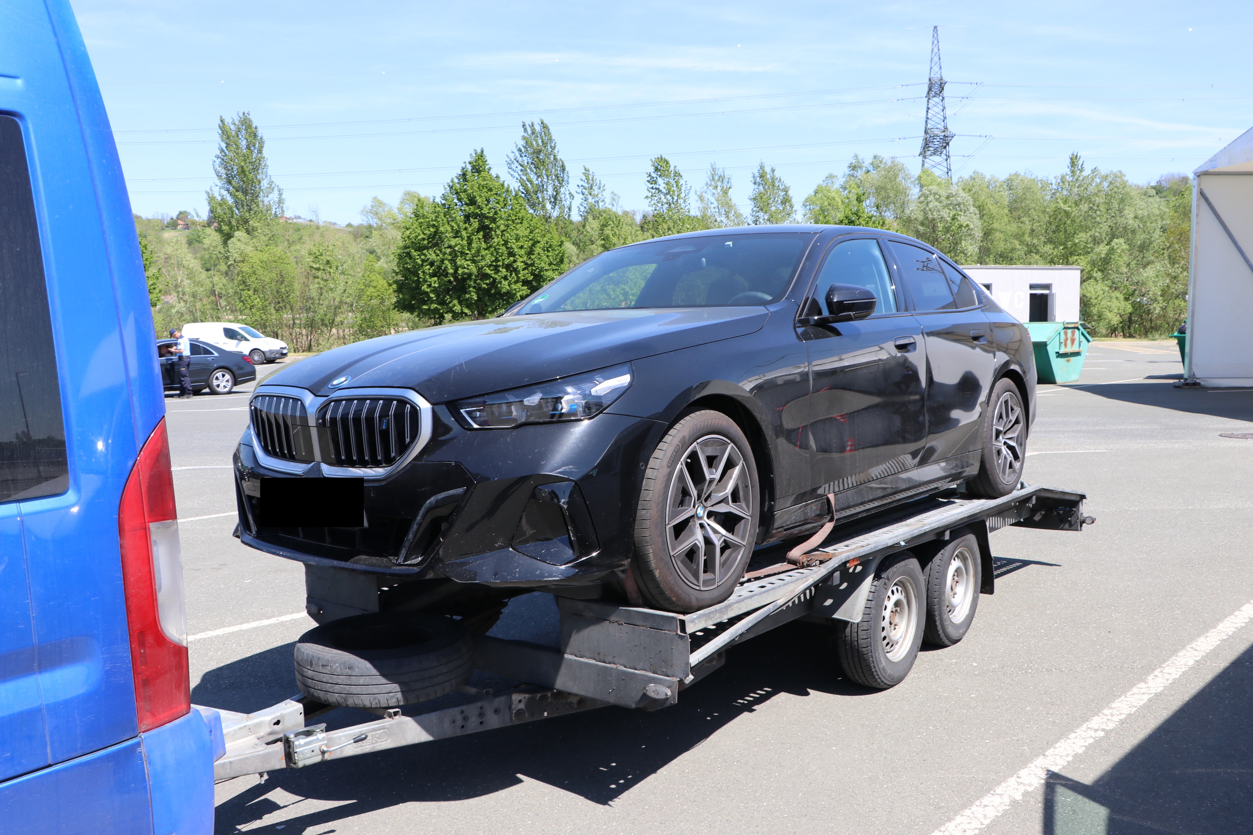 Na poti proti Madžarski padel v past: Policisti ustavili BMW za 70.000 evrov in ob podrobnem pregledu ostali brez besed