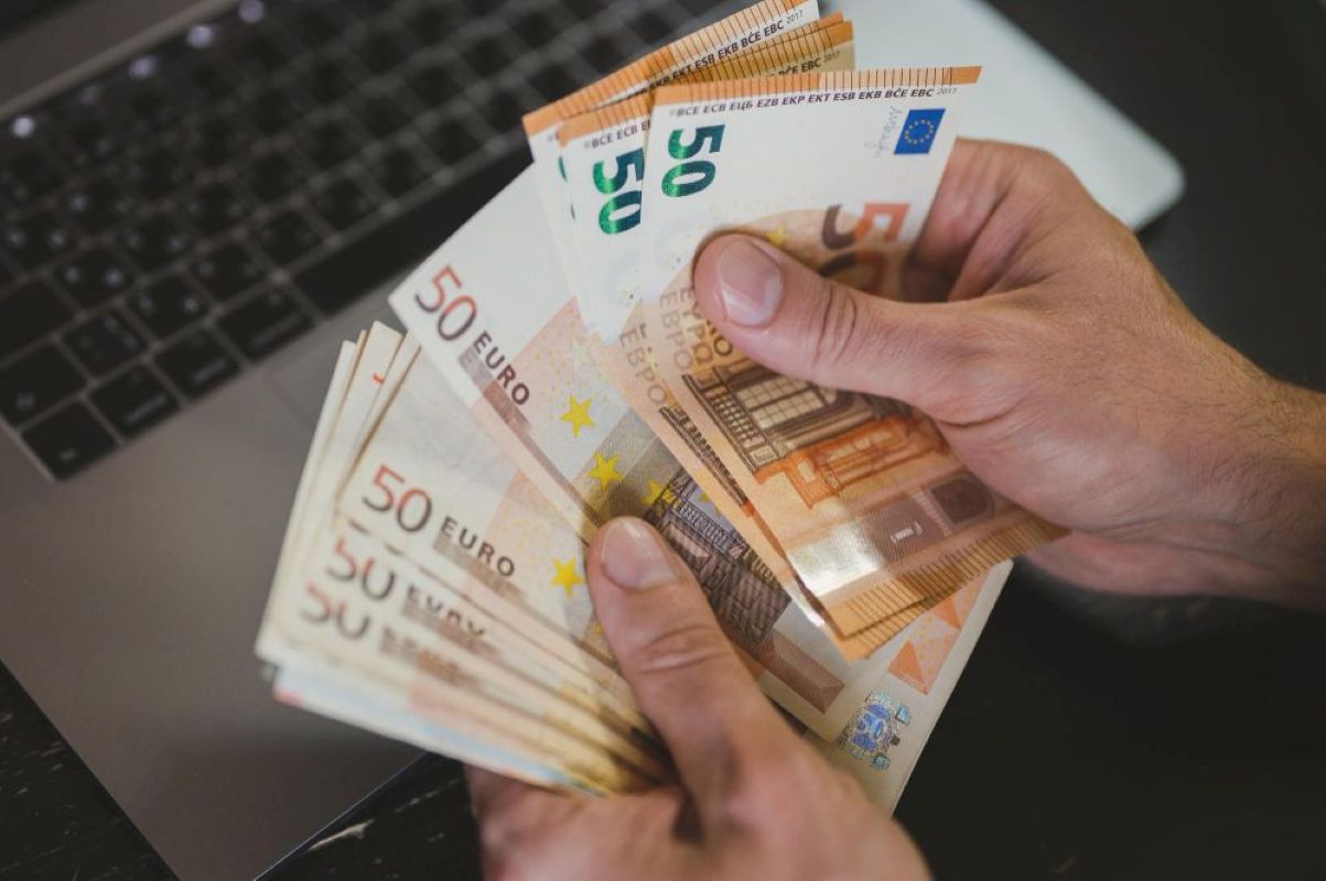 Ste zgrešili poklic? V tem področju dejavnosti je povprečna slovenska plača kar 2339,42 evra neto