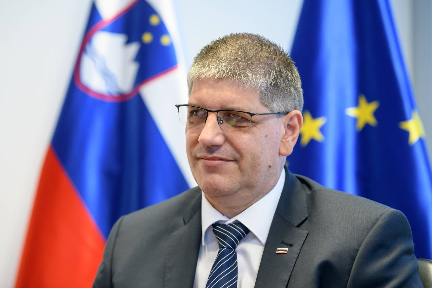 V DZ vložena interpelacija notranjega ministra Boštjana Poklukarja