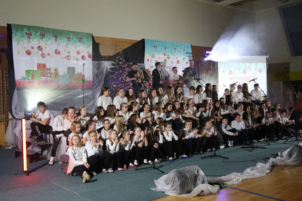 Na Sveti Ani koncert, ki gradi velike zgodbe: Pomagajmo slovenski rejnici, prejemnici državnega priznanja