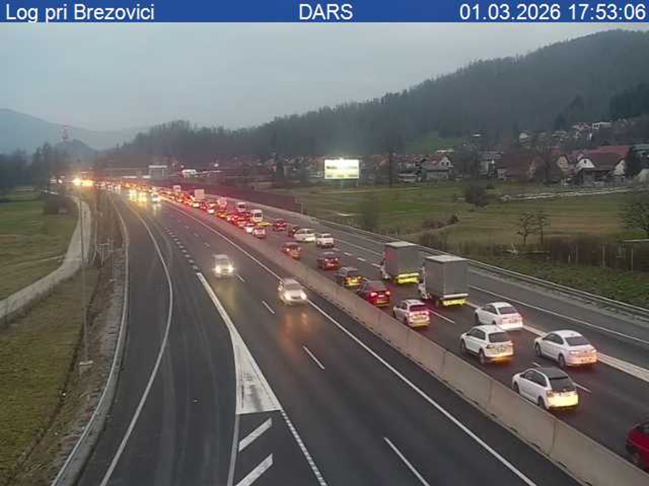 10 kilometrski zastoj: Na primorski avtocesti vse stoji