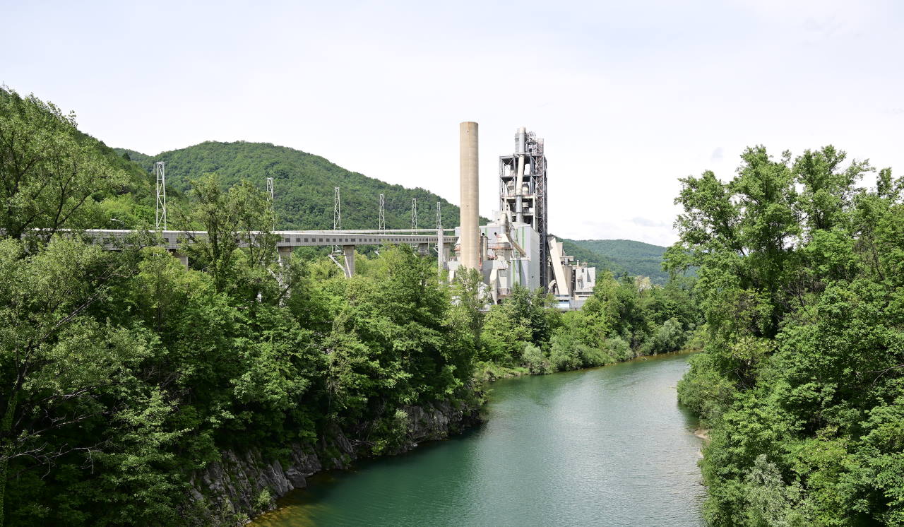 Uspešno poslovanje družbe Alpacem cement: Skupščina podjetja potrdila tudi novega člana nadzornega sveta