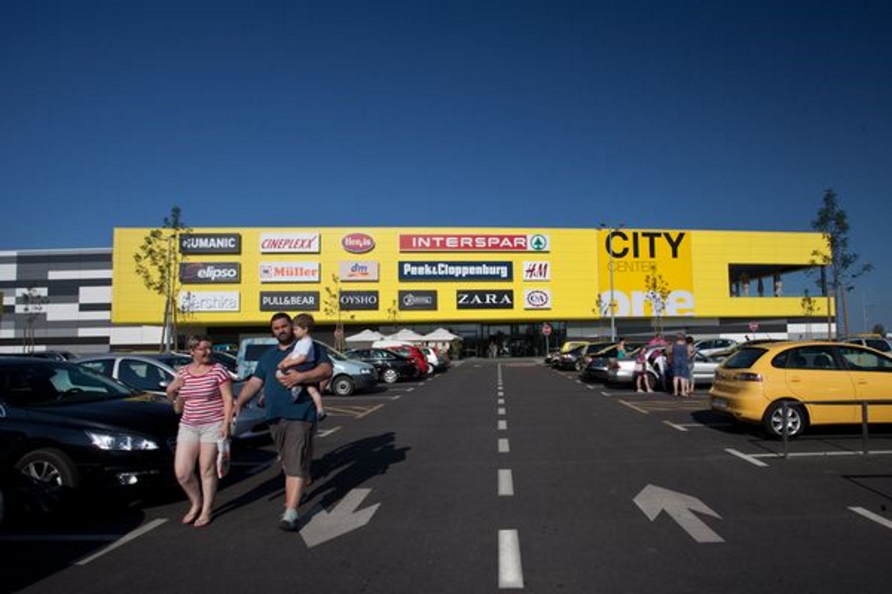 Panika v Zagrebu: Trije nakupovalni centri prejeli grožnje z bombo