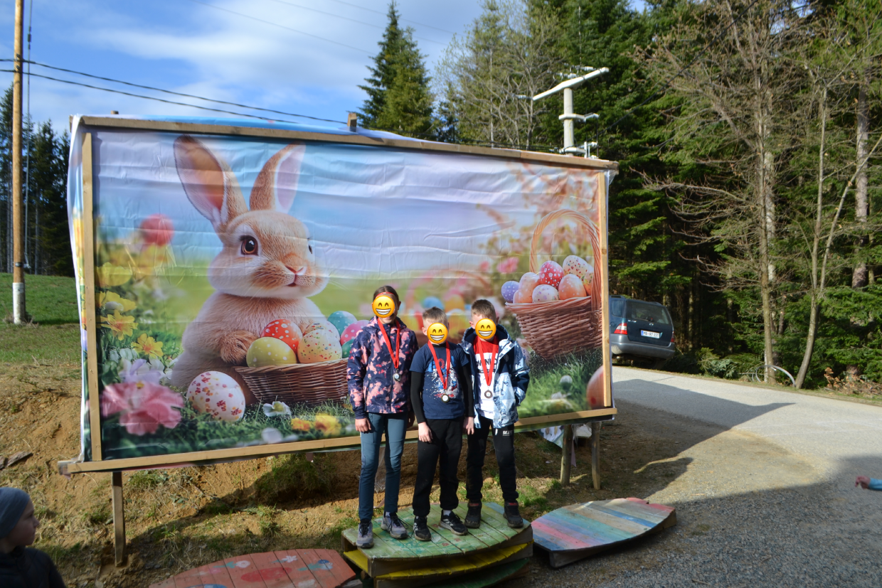 Mladi ustvarjalci navdušili z razstavo, nato pa se pomerili v velikonočnih igrah