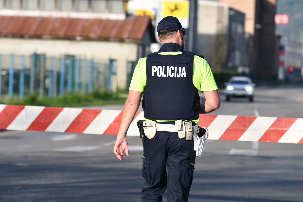 V Postojni naj bi prišlo do poskusa uboja, policija zadevo še preiskuje