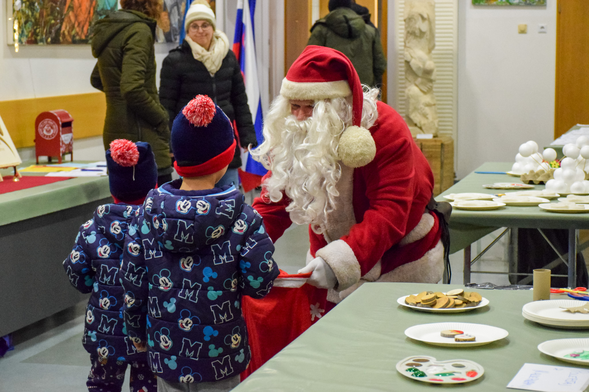 FOTO: Božiček se je pripeljal tudi v Cerkvenjak in obiskal tamkajšnji božični sejem