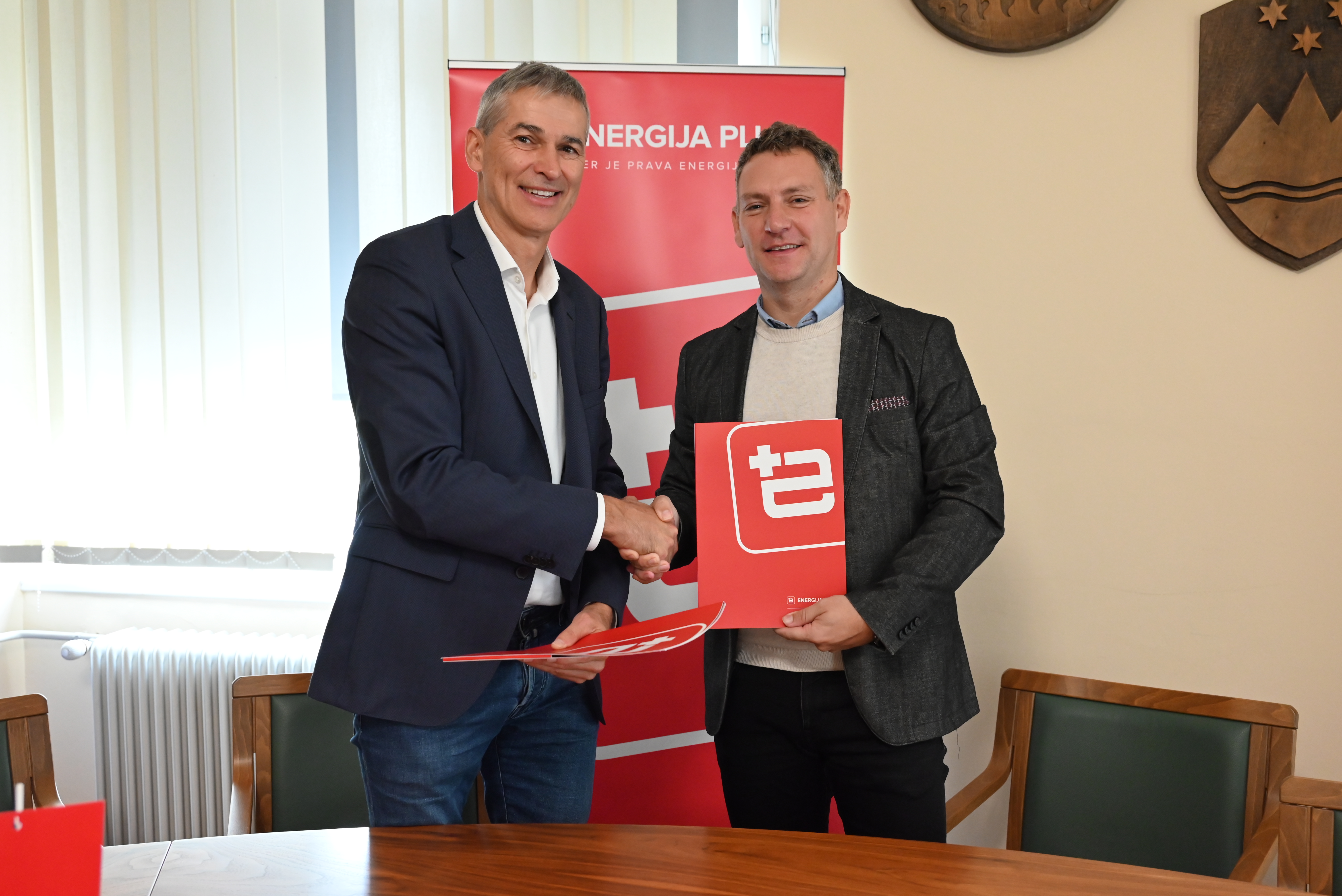 Energija plus z Občino Ormož podpisala pogodbo za postavitev skoraj 1 MW sončnih elektrarn