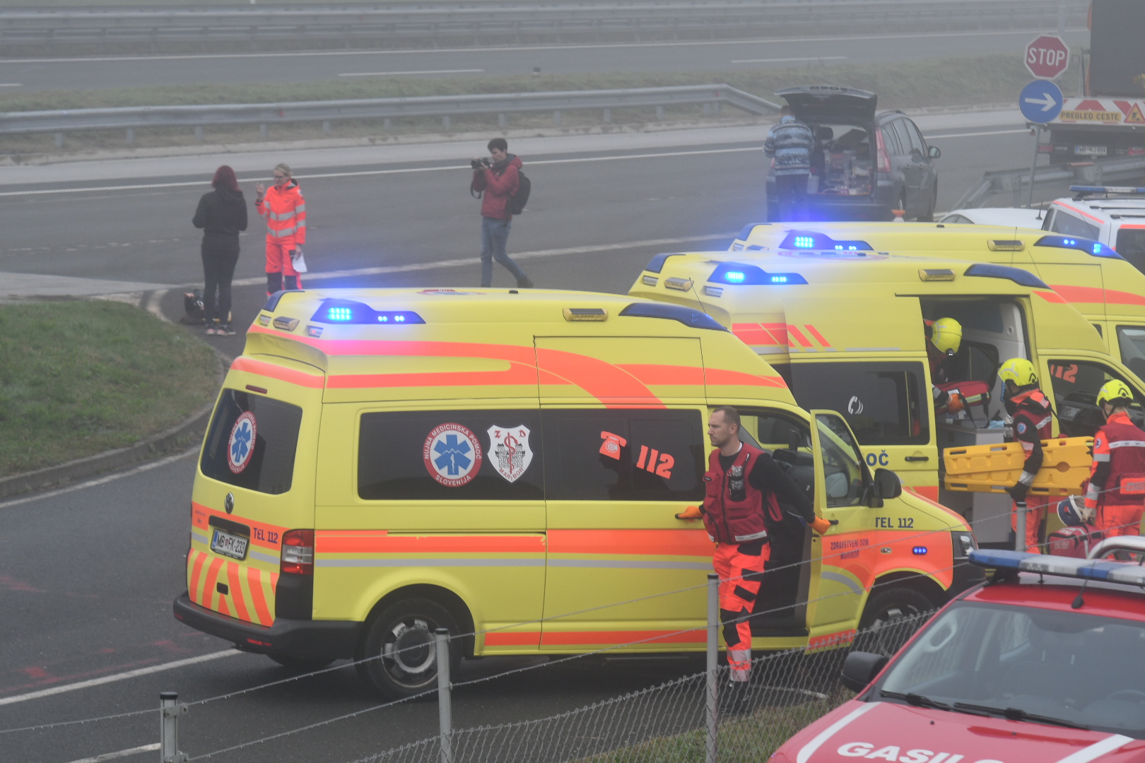 Nesreča na Štajerski avtocesti: Umrl motorist, ki je trčil v betonsko ograjo