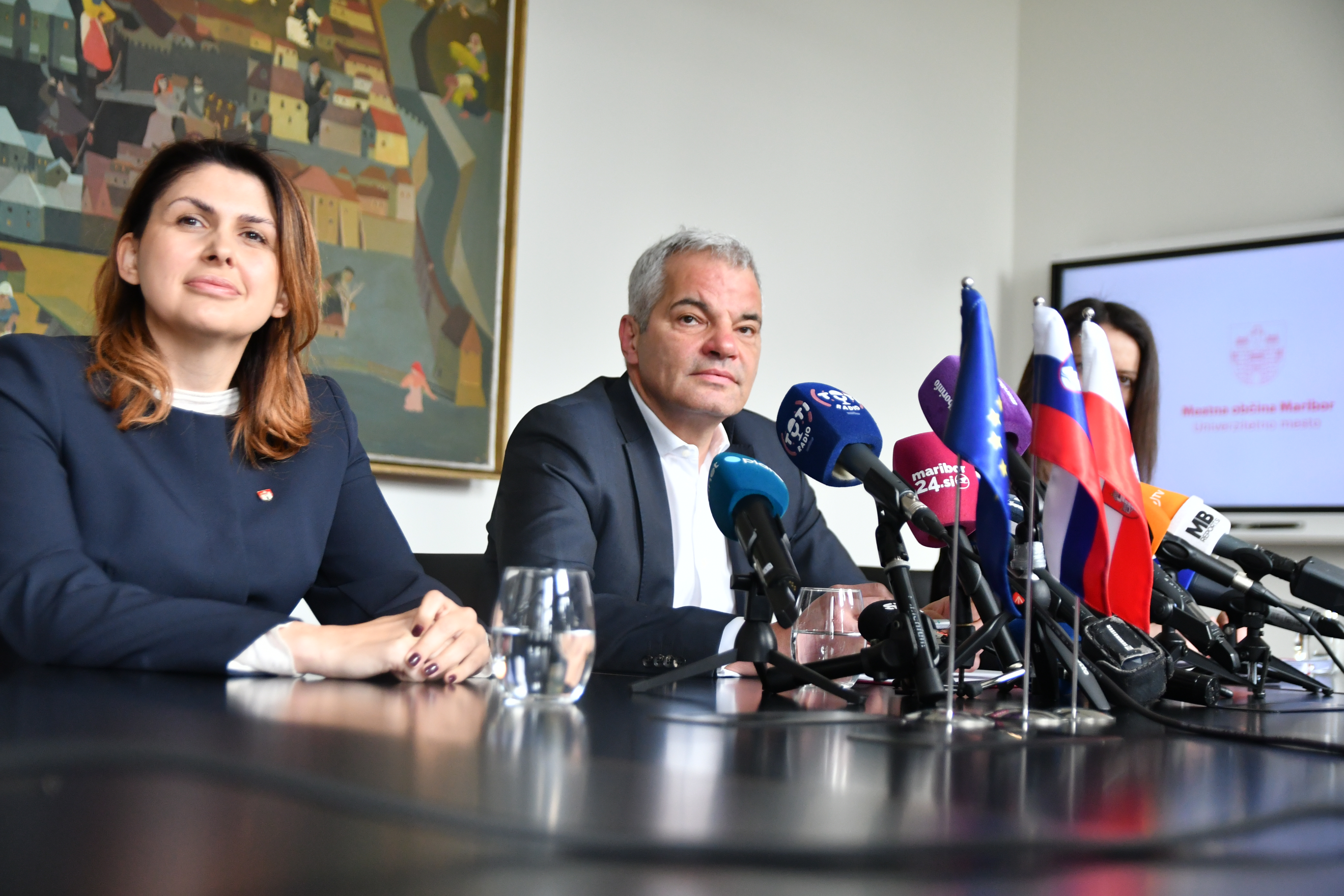 Prosto delovno mesto v kabinetu župana Arsenoviča: Začetna plača znaša več kot 3.000 evrov bruto
