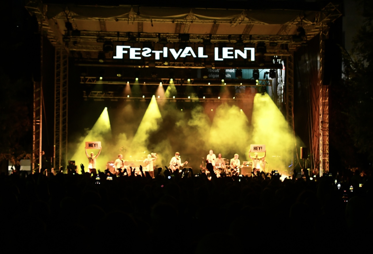 Sobota na Festivalu Lent: Skupina Laibach v dvojni vlogi, cela vrsta presenečenj pa vas čaka tudi drugod po mestu