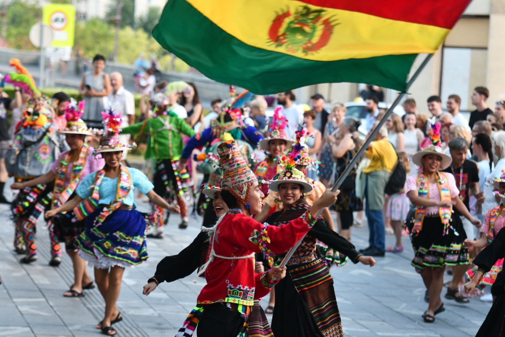 FOTO in VIDEO: Mednarodne folklorne skupine s povorko po mestnih ulicah otvorile 38. mariborski Folkart