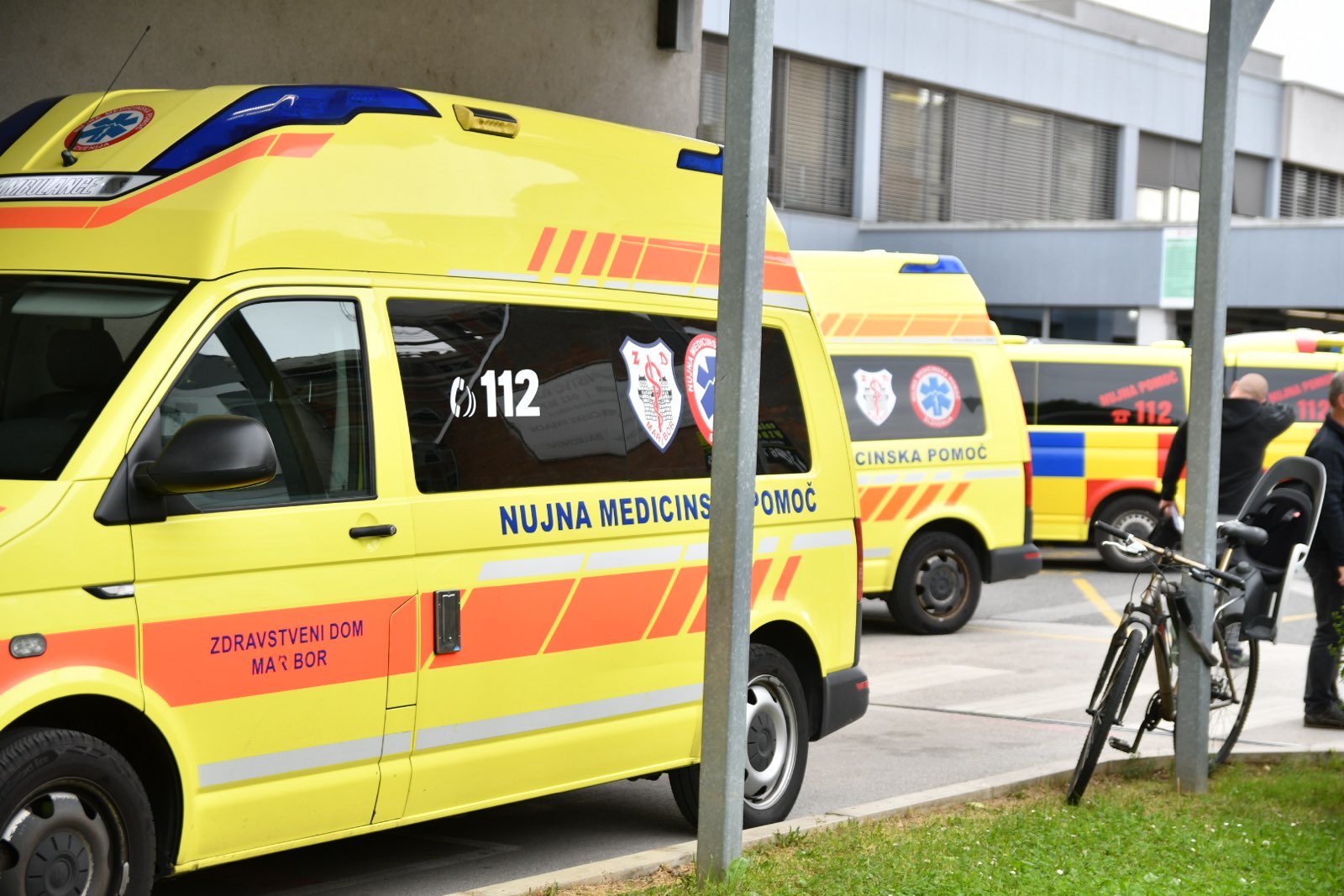 Kaj se dogaja? V Mariboru hudo poškodovana kar dva delavca