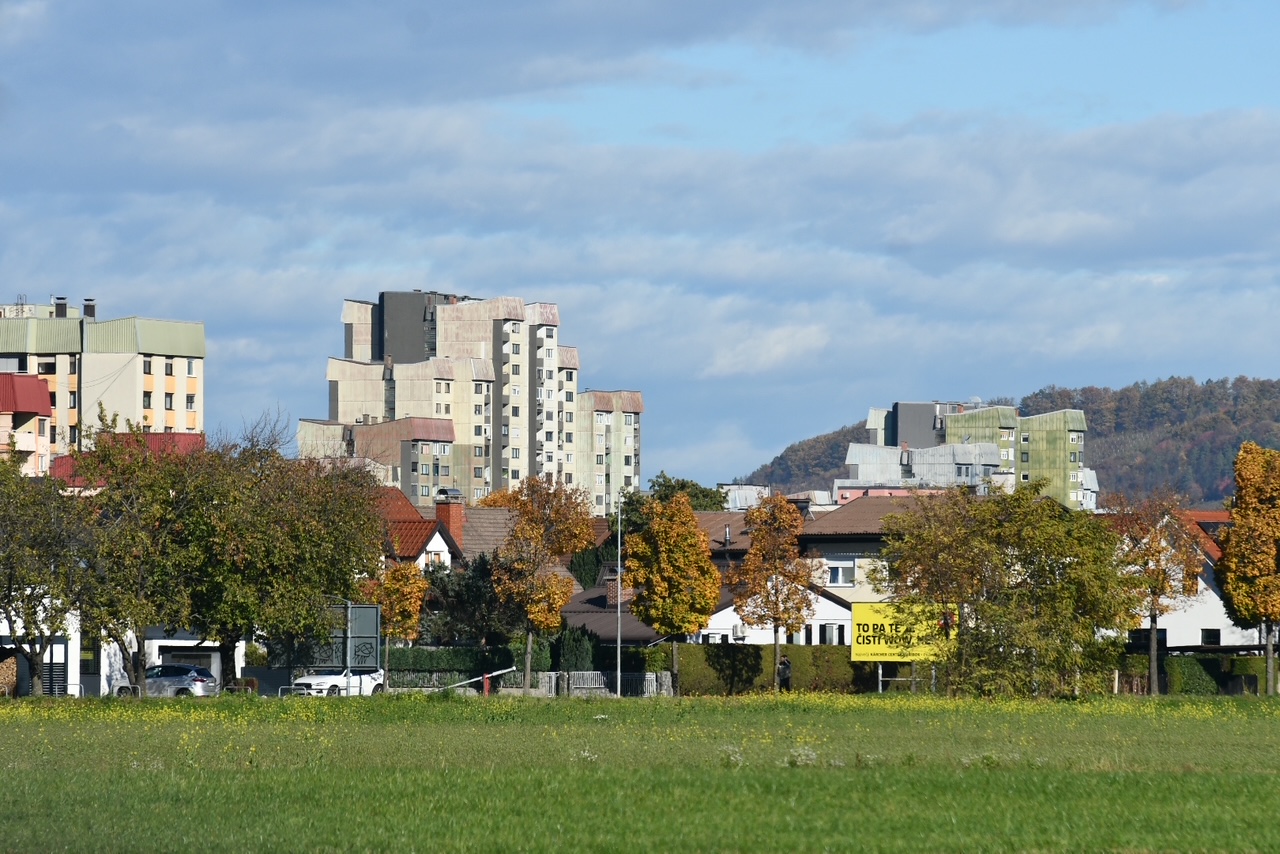 Stanovanja rekordno draga: Cene višje za 30 odstotkov, število prodaj pa še naprej narašča