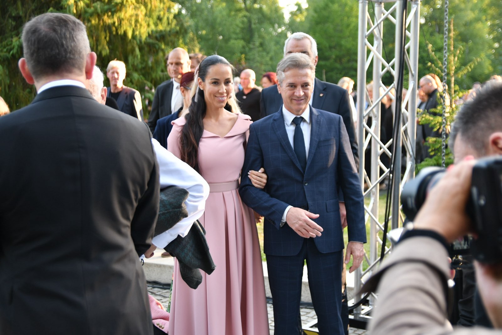Ugibanj je konec: Janković bo poročil premierja Roberta Goloba in Tino Gaber
