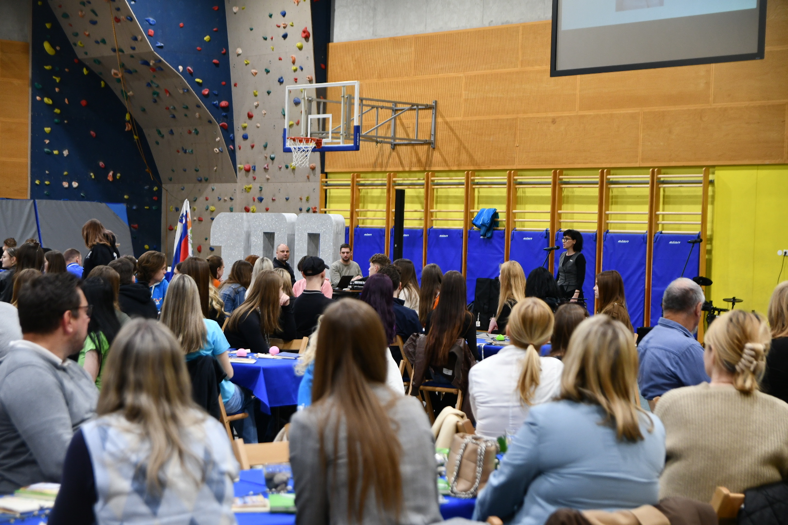 Kompetence, ki jih umetna inteligenca ne more nadomestiti: Dijaki na Ekonomijadi dokazali moč timskega dela