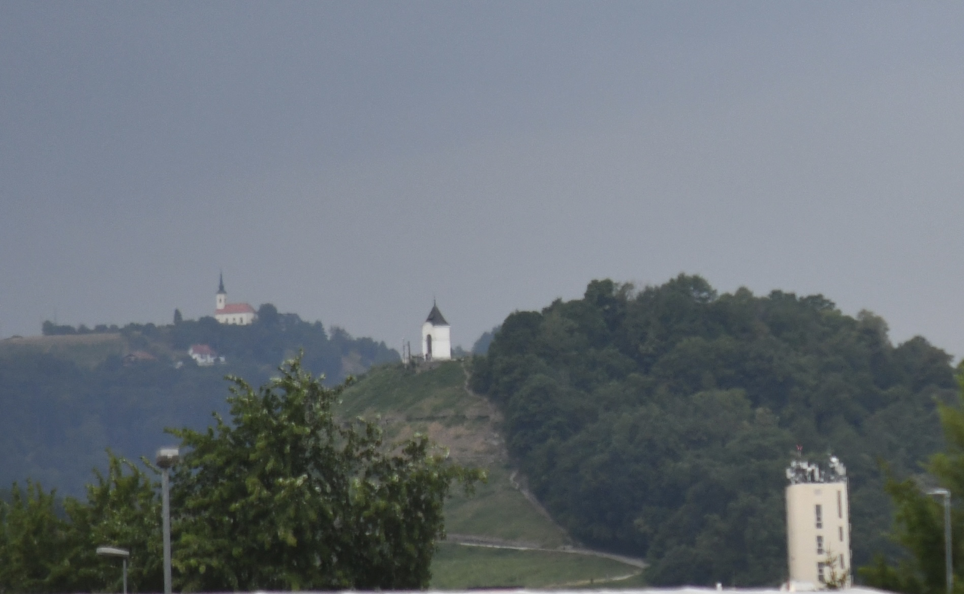 Meteorologi za danes izdali oranžno opozorilo, a to je šele prva od treh motenj