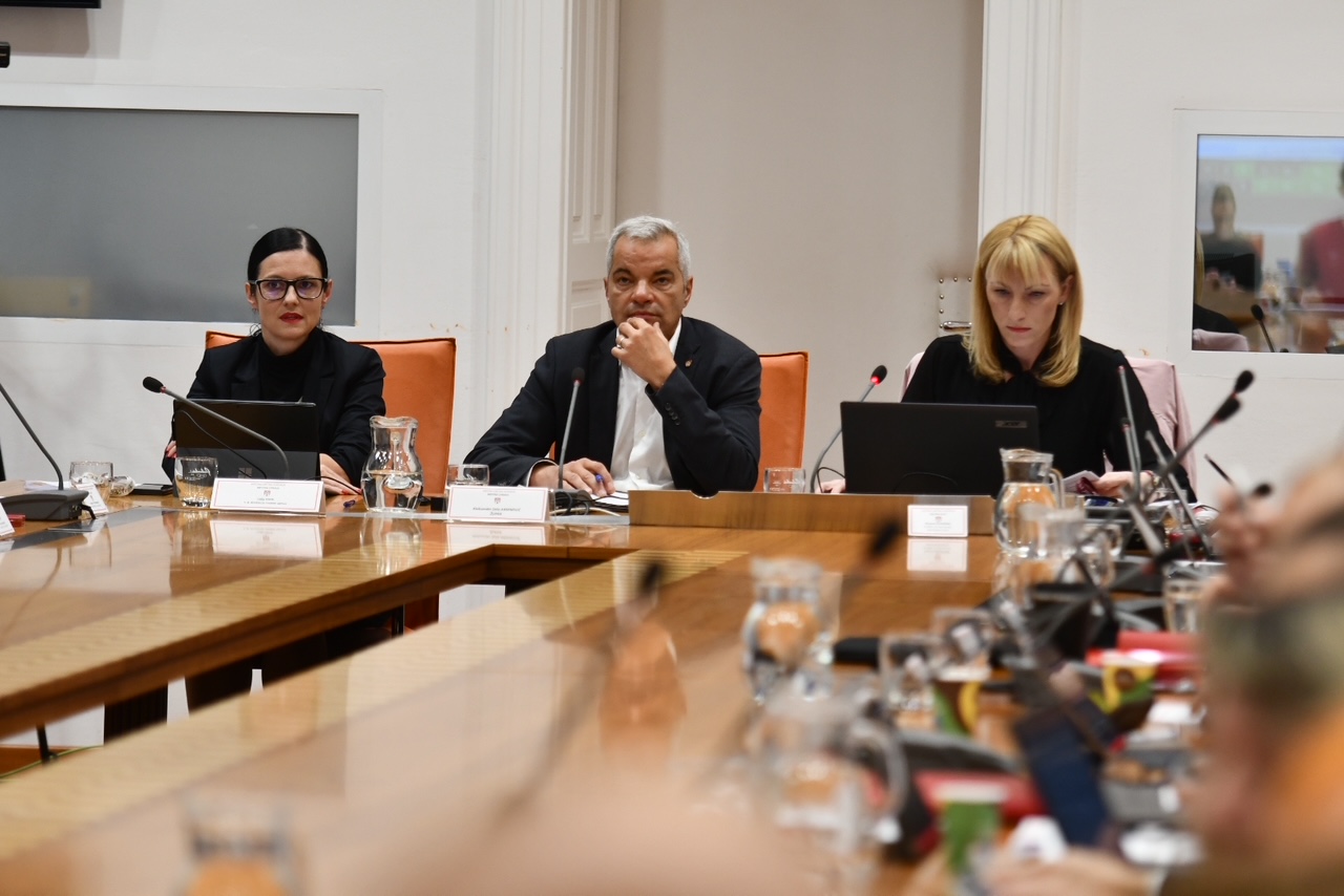 V Mariboru danes o proračunu za 2027 in imenovanju Mitje Špesa