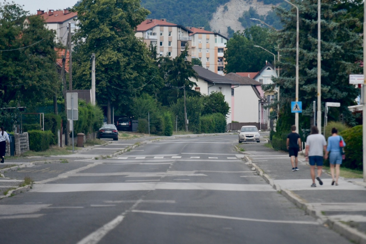 Nasipna ulica bo dobila kolesarsko povezavo in hitrostne ovire za varnejši promet