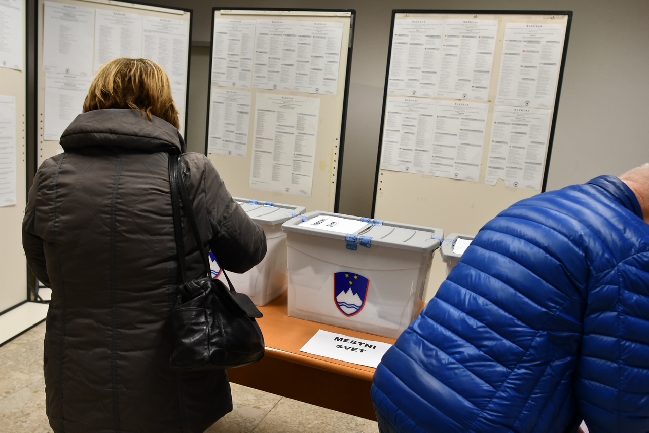 Predlog za posvetovalni referendum: Bomo odločali o uvedbi e-volitev?