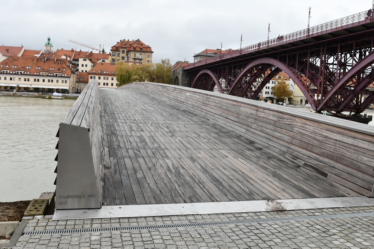 Hladen zrak prihaja nad Slovenijo, konec tedna okrepitev severnih vetrov