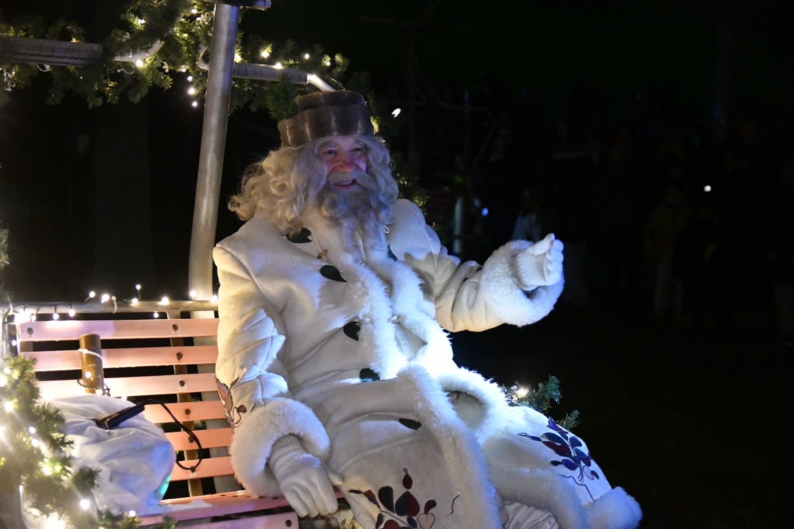 FOTO in VIDEO: Dedek Mraz prispel na Snežni stadion in prinesel praznično veselje v Maribor