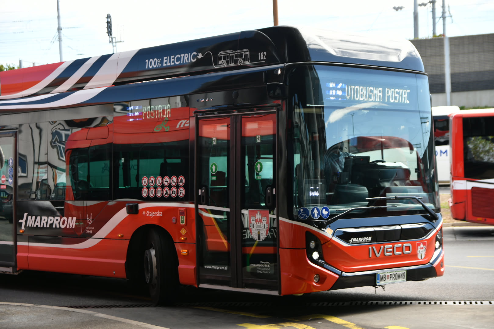 Brezplačni avtobusi, zaprt Glavni most in zajtrk za kolesarje: Jutri bo v Mariboru dan brez avtomobila