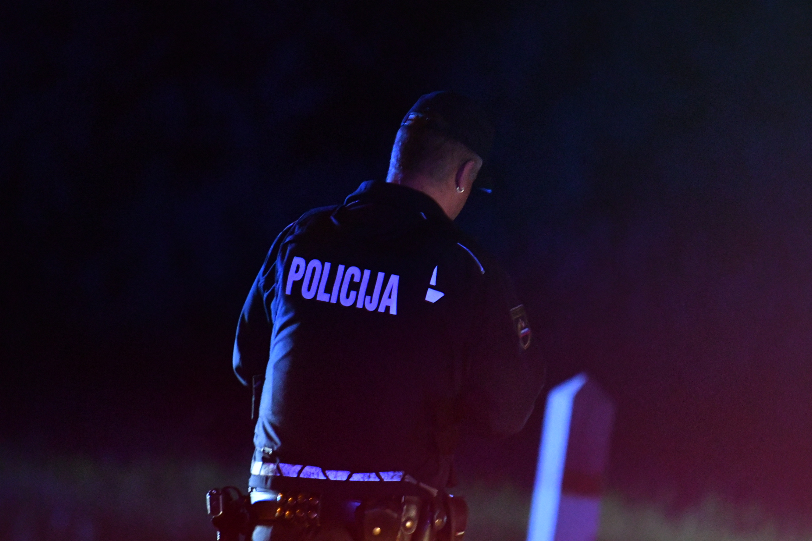 25-letnik pod vplivom alkohola in drog zapeljal skozi rdečo: Trčenje je bilo usodno za 80-letnika