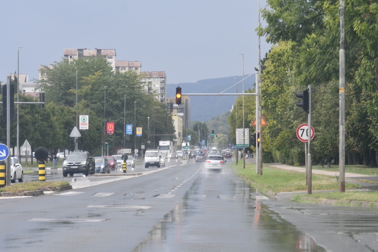 Danes plohe in nevihte: Kakšno pa bo vreme na prvi šolski dan?