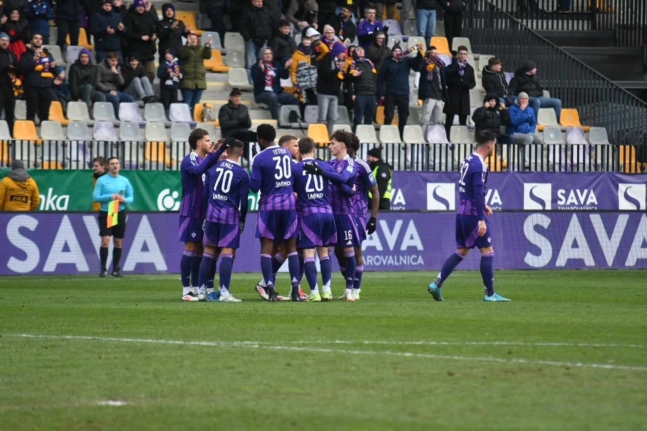 Tetteh in Soudani zrežirala preobrat v Ljudskem vrtu