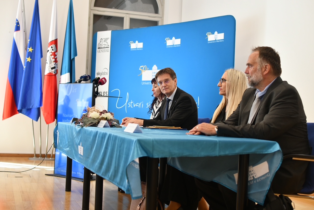 50 let odličnosti: Praznovanje s Tednom univerze, znamko in monografijo