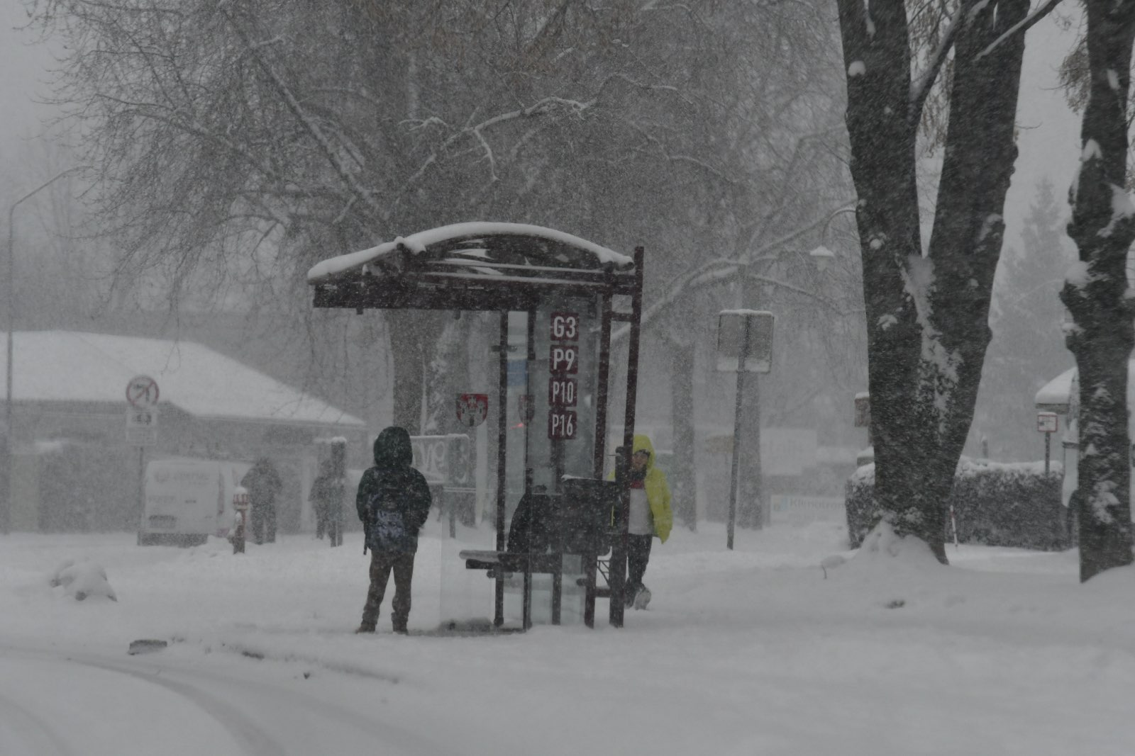 Vremenske razmere so se umirile, meteorologi pa že napovedujejo novo pošiljko snega po nižinah