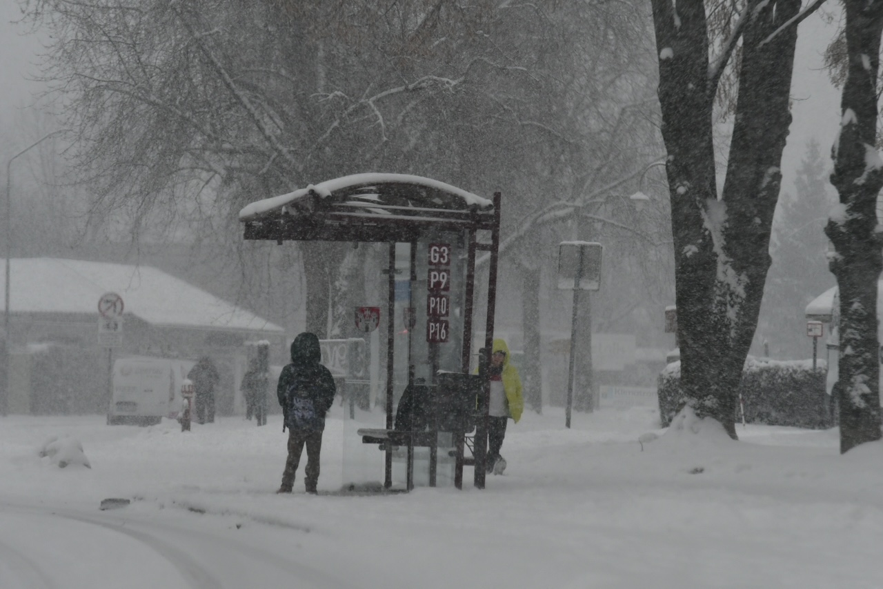 Meteorologi po nekaj toplih dneh napovedali oster preobrat: V nižine bi se lahko vrnil celo sneg