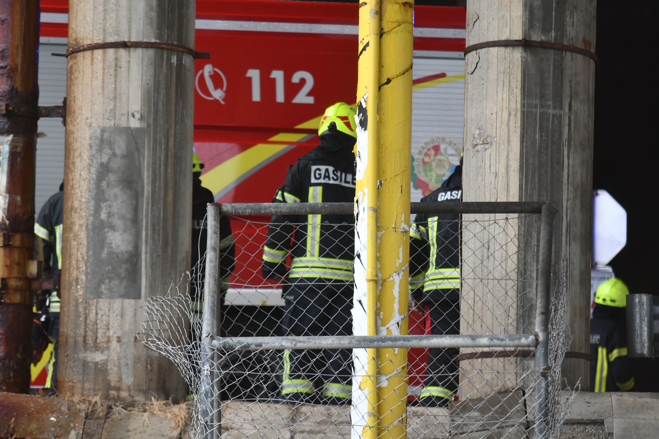 Tragična prometna nesreča: 23-letnik zdrsnil v globino in umrl na kraju