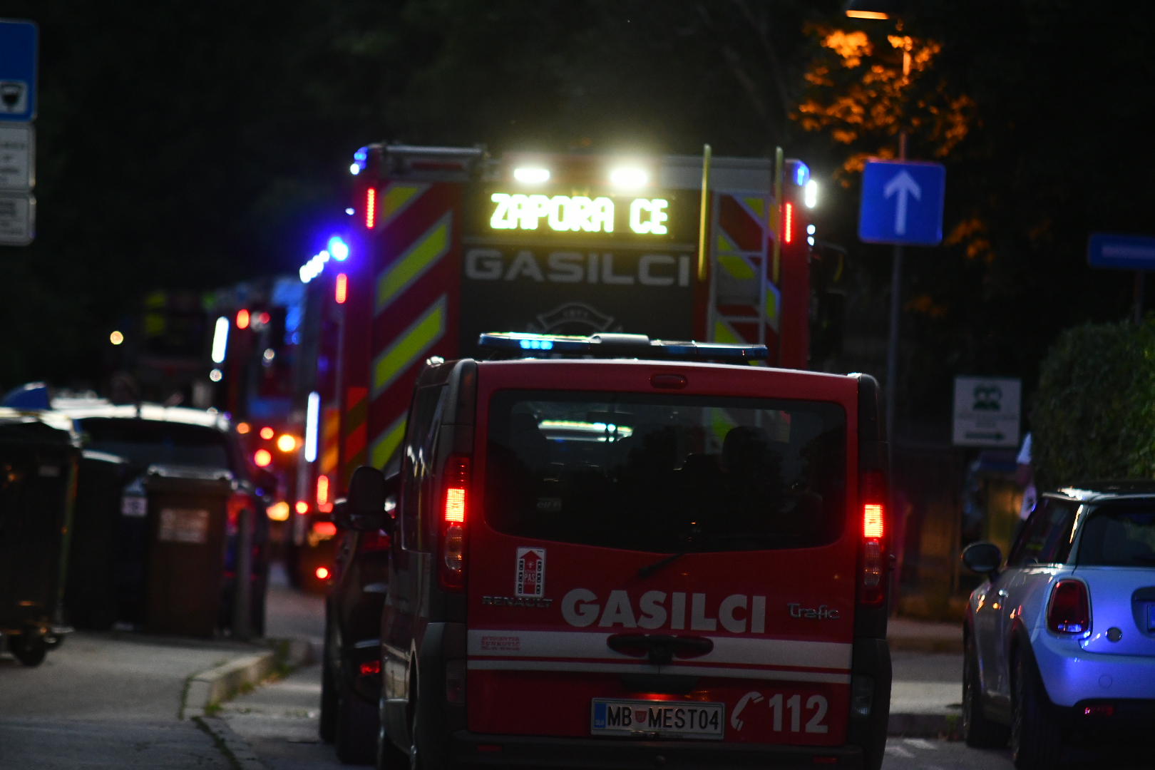 Sredi noči zagorelo v kuhinji na Taboru: Sosed pogasil požar, eno osebo odpeljali v UKC