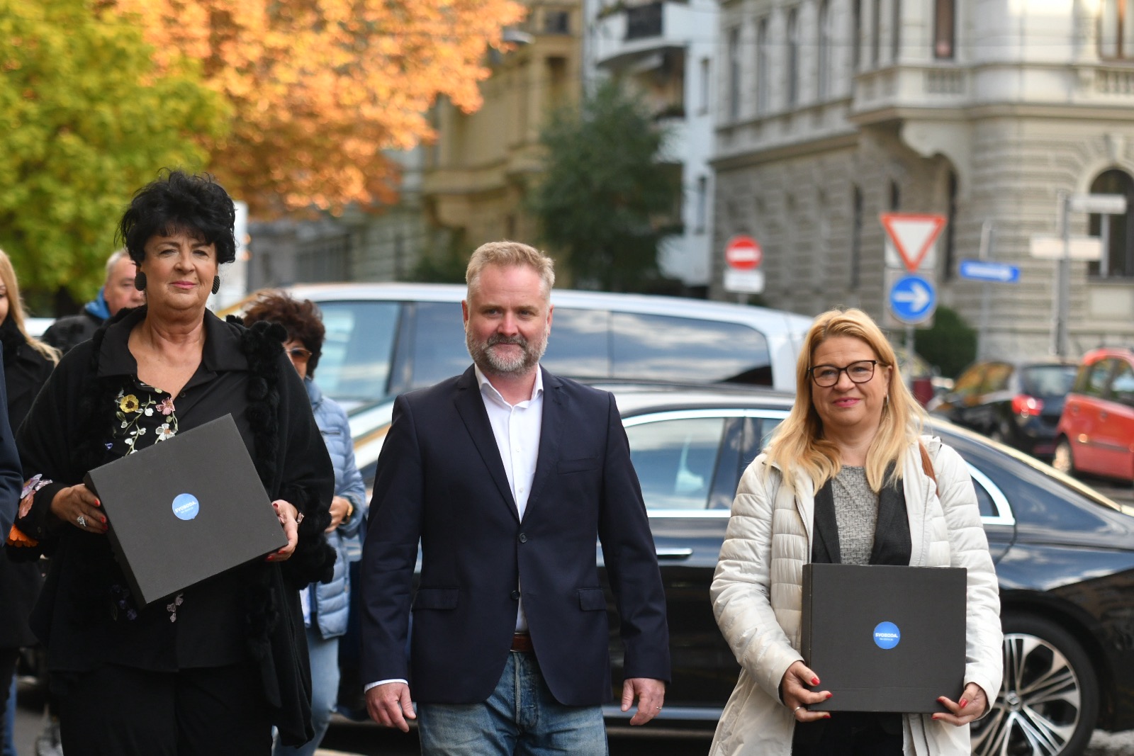 FOTO: Andrej Matvoz uradno vložil podpise in predstavil imena na svoji listi
