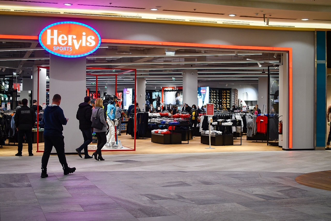 Hervis naj bi zaprl vse slovenske trgovine: ogroženih 250 delovnih mest