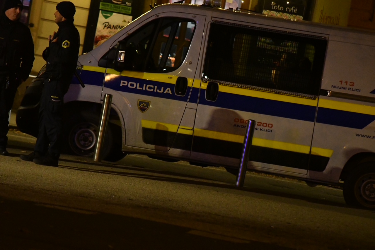 Zaradi hujših prometnih prekrškov so vozniku zasegli vozilo