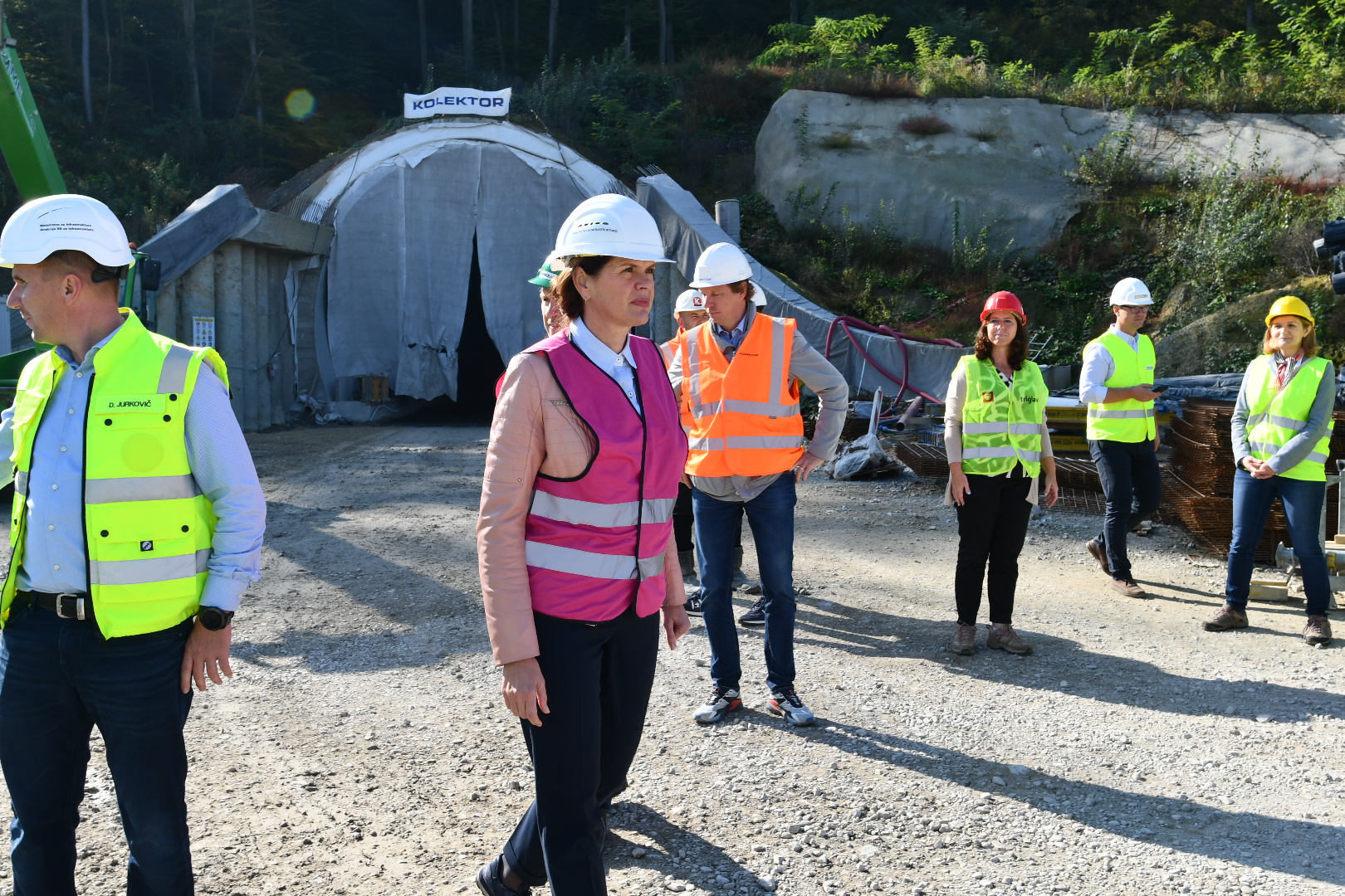 Državljansko gibanje pozvalo ministrico Bratušek k odstopu