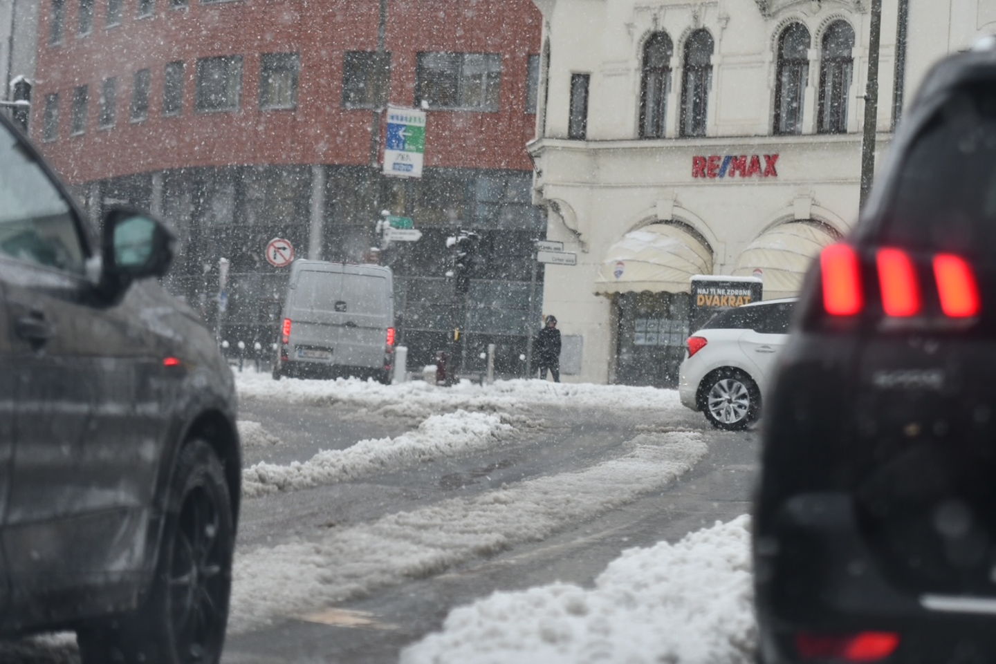 Sneg ohromil severovzhod Slovenije: Kdaj bo nehalo snežiti?
