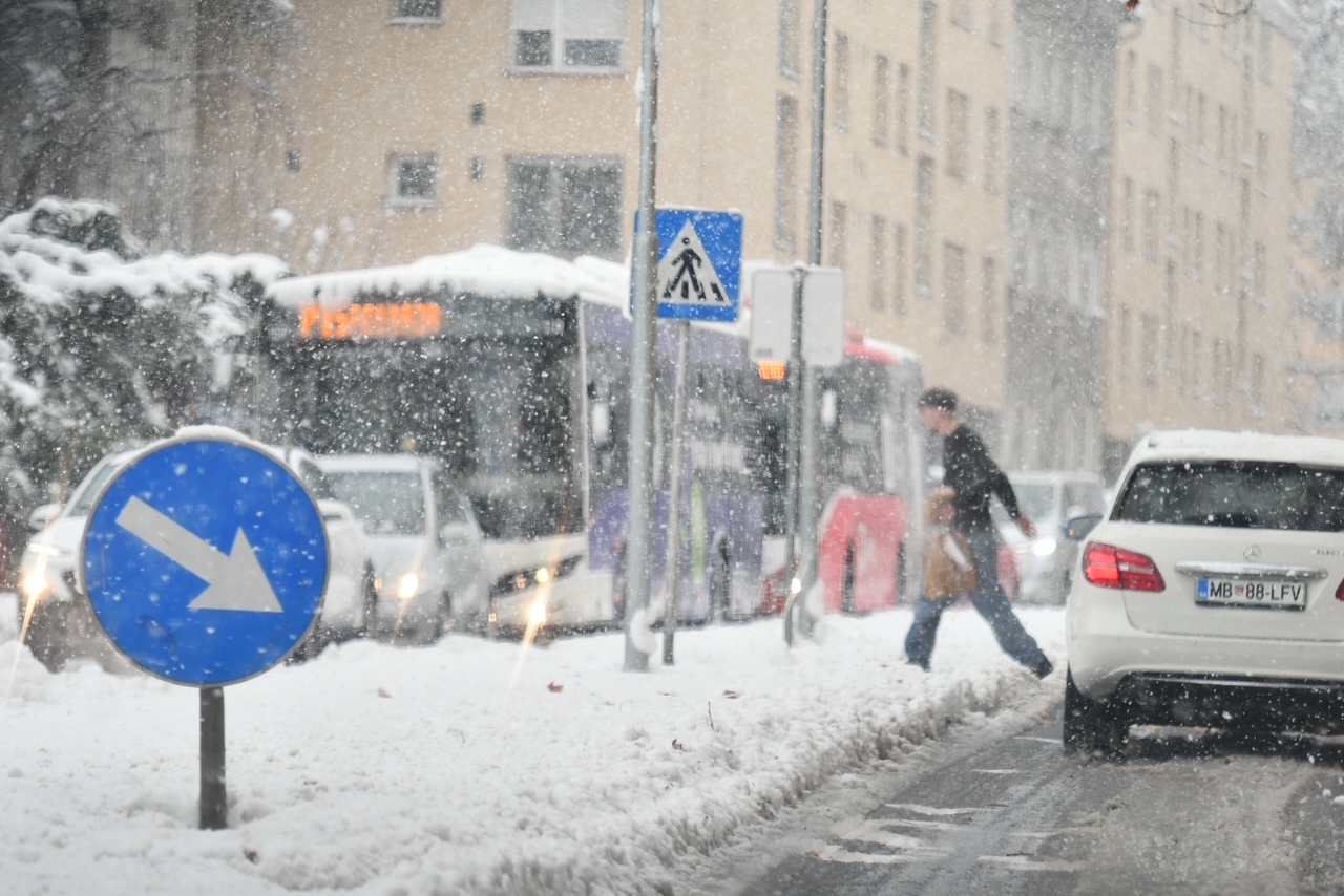 Po obilnem sneženju na Štajerskem in v Pomurju sanacija še zdaleč ni končana