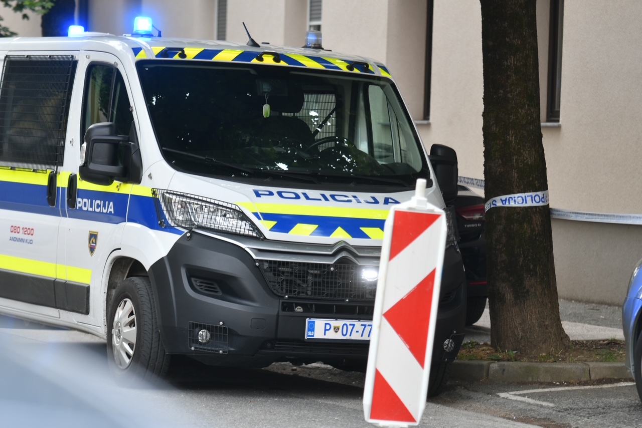 Mariborski policisti obravnavajo goljufiji: Oškodovanca izgubila več kot 74.000 evrov