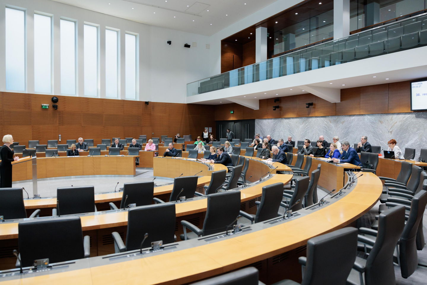 Raziskava javnega mnenja: SDS utrjuje vodstvo, v parlament sedem strank